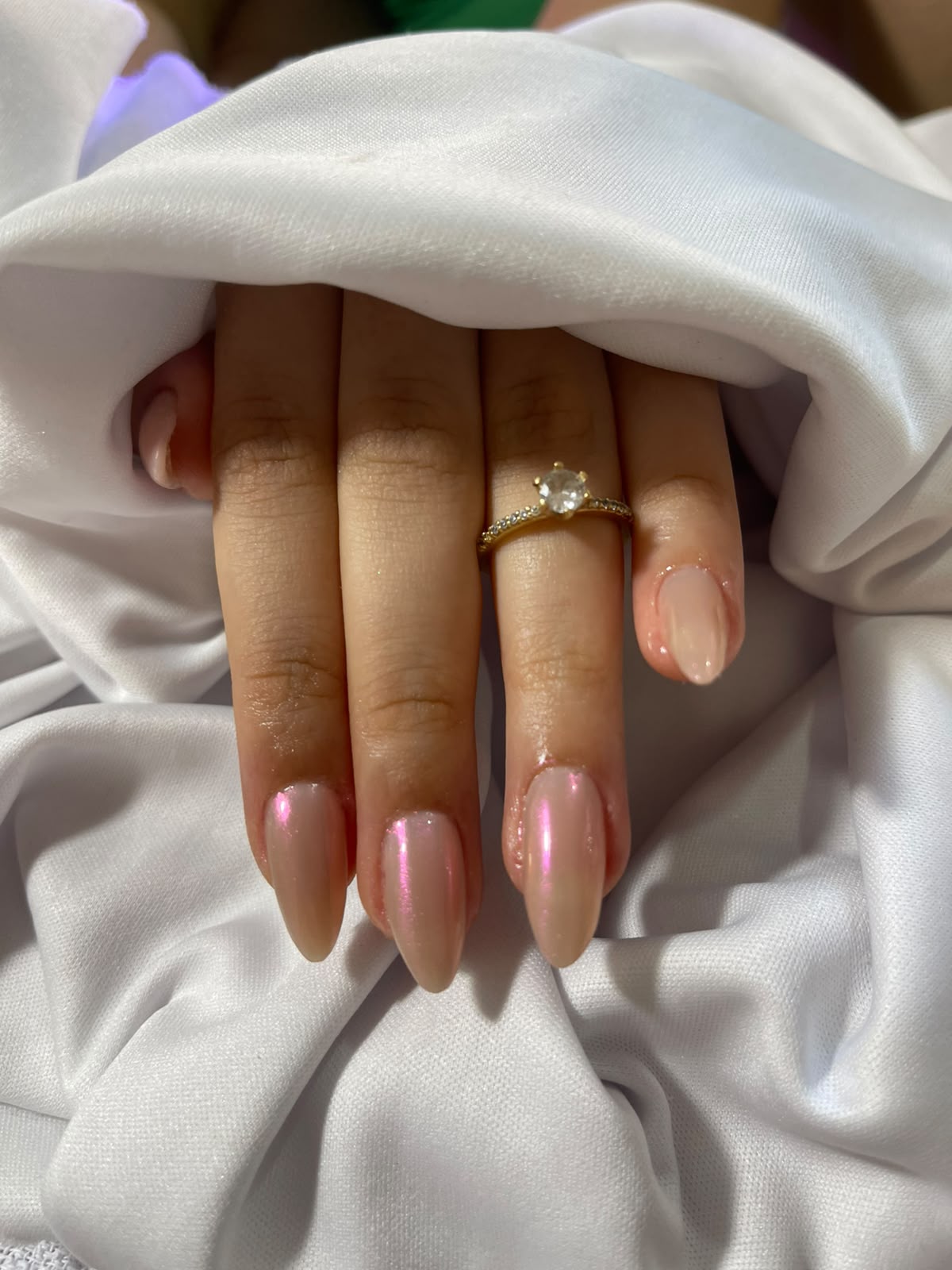 Manicure com acabamento delicado